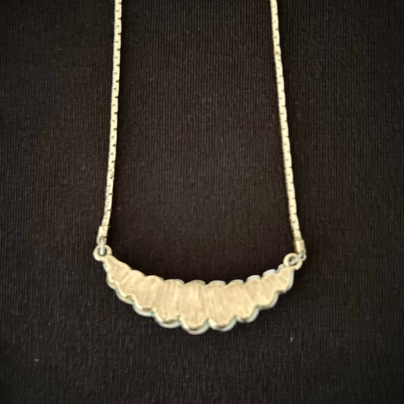 Vintage Avon “Gatsby Collection” necklace and clip on earrings set - Picture 3 of 8